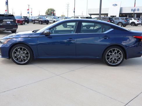 Used 2023 Nissan Altima 2.0 SR FWD image 8