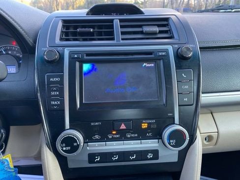 Used 2012 Toyota Camry LE FWD image 12