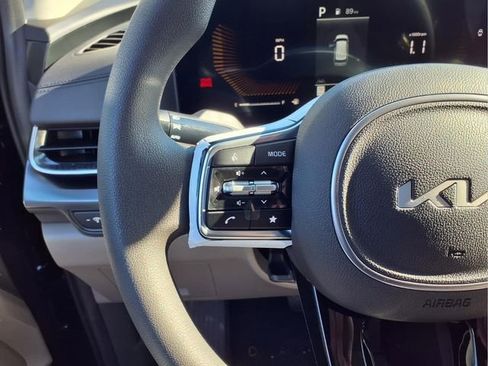 New 2026 Kia Carnival LX image 9