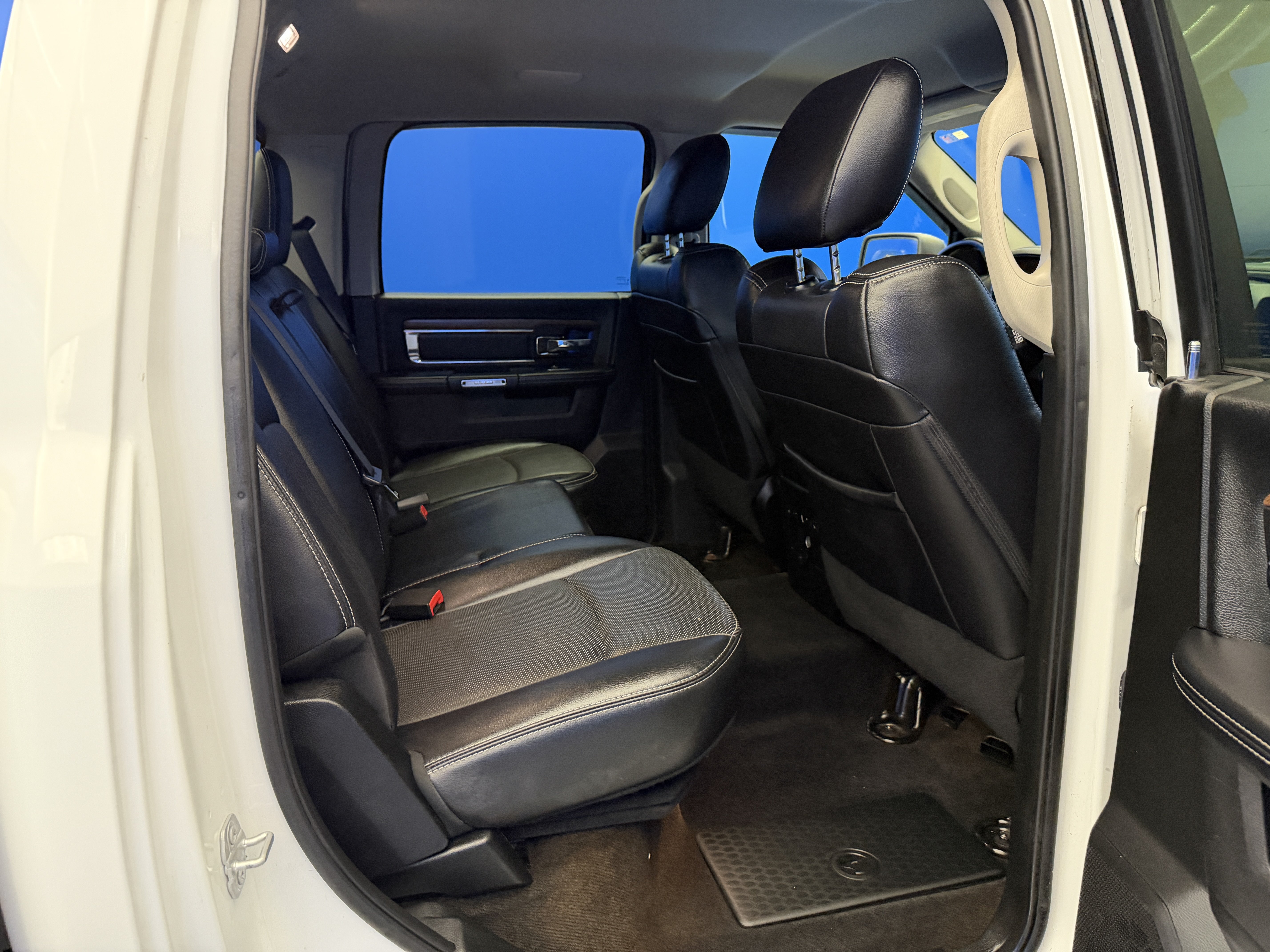 Used 2017 RAM 1500 Laramie w/ Convenience Group AWD/4WD image 28