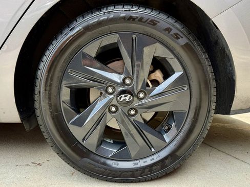Used 2022 Hyundai Elantra SEL FWD image 25