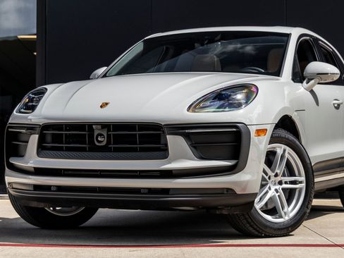 Certified 2025 Porsche Macan AWD/4WD image 7