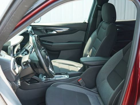 Used 2024 Chevrolet TrailBlazer LT w/ LT Cold Weather Package AWD/4WD image 12