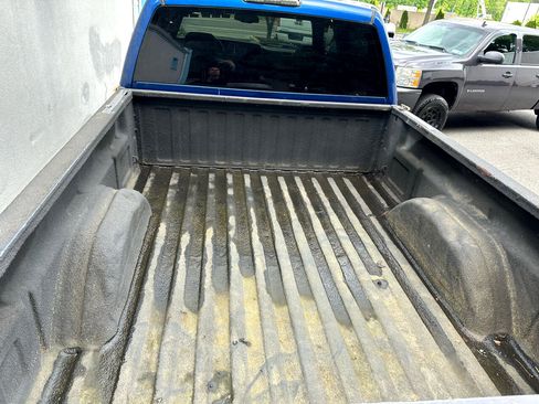 Used 2004 GMC Sierra 2500 SLE w/ Skid Plate Package image 11