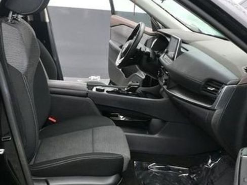 Used 2023 Nissan Rogue SV image 10