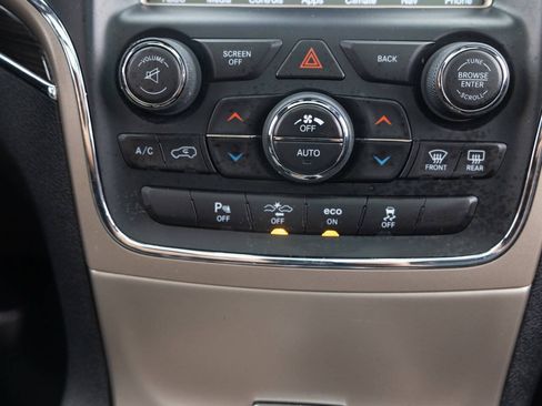 Used 2014 Jeep Grand Cherokee Overland w/ Advanced Technology Group AWD/4WD image 37