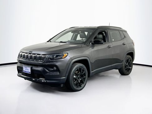 Used 2022 Jeep Compass Latitude AWD/4WD image 1