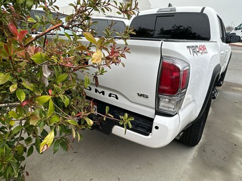 Used 2020 Toyota Tacoma TRD Off-Road image 4