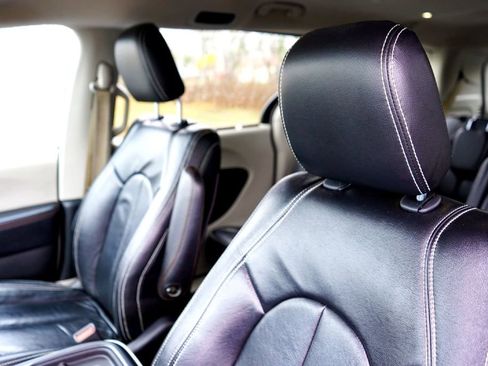 Used 2017 Chrysler Pacifica Touring Plus w/ Tire & Wheel Group image 11