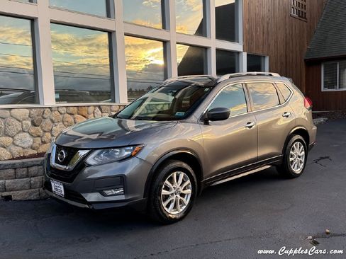Used 2018 Nissan Rogue SV w/ Premium Package image 1