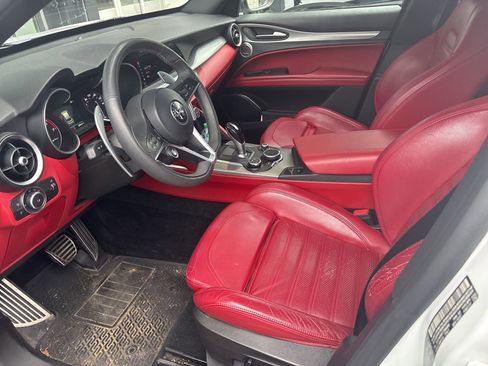 Used 2018 Alfa Romeo Stelvio Ti Sport image 2