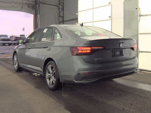 Used 2024 Volkswagen Jetta SE FWD image 3