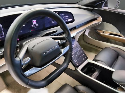 Used 2024 Lucid Air Touring AWD/4WD image 11