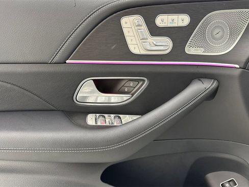 Used 2025 Mercedes-Benz GLS 450 4MATIC image 11