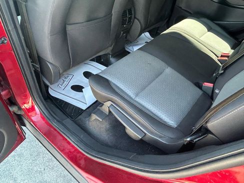 Used 2017 Ford Escape SE w/ SE Cold Weather Package FWD image 9