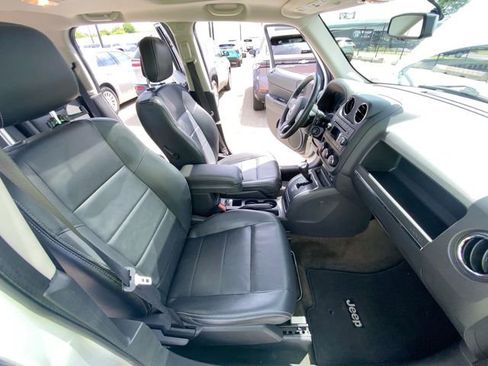 Used 2016 Jeep Patriot High Altitude AWD/4WD image 29