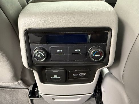 Used 2023 GMC Acadia SLT image 22