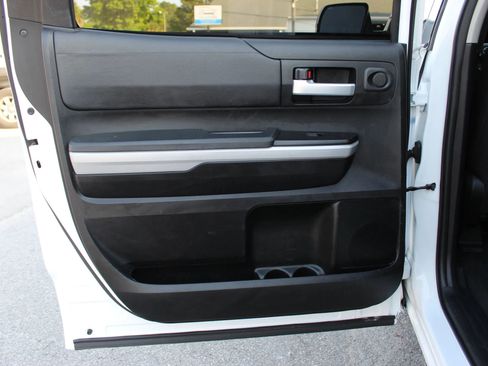 Used 2018 Toyota Tundra SR5 w/ TRD Off Road Package image 20