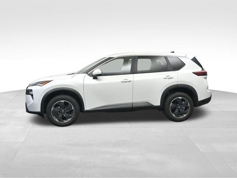 Used 2024 Nissan Rogue SV FWD image 2