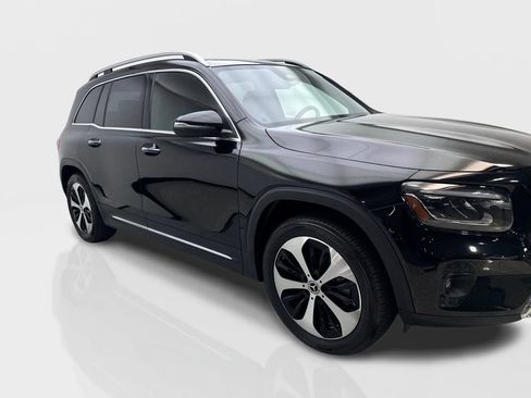 Used 2025 Mercedes-Benz GLB 250 4MATIC image 12