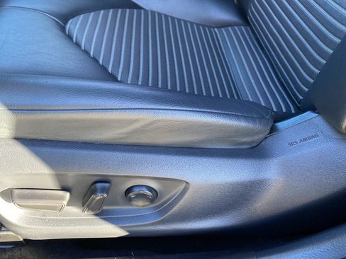 Used 2018 Toyota Camry SE w/ Moonroof Package image 21