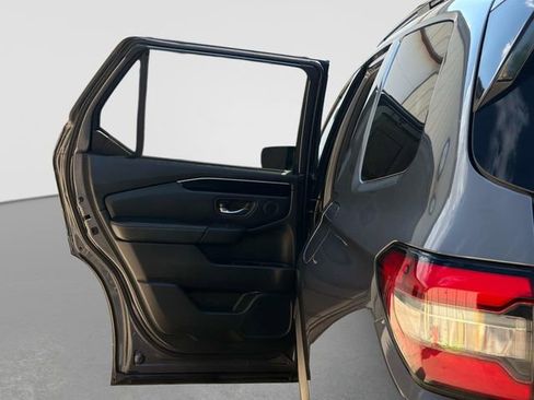 Used 2025 Honda Pilot Touring image 12