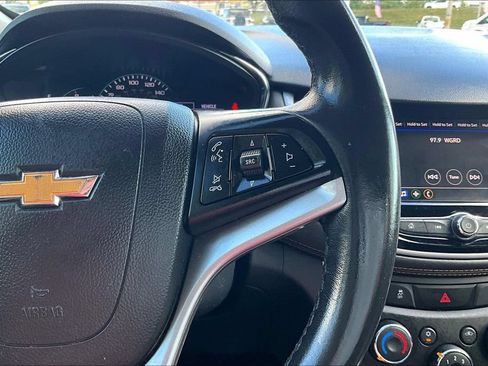 Used 2020 Chevrolet Trax LT w/ Driver Confidence Package AWD/4WD image 18