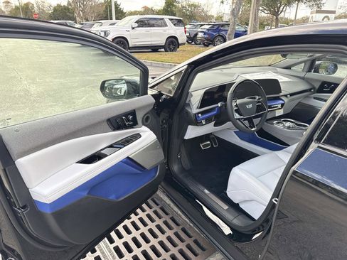 New 2026 Cadillac Optiq Luxury 1 image 19