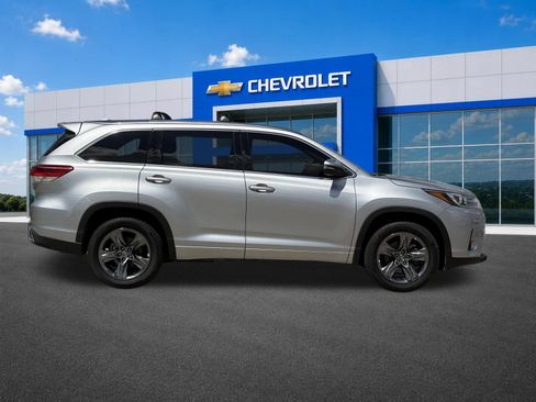 Used 2018 Toyota Highlander Limited Platinum FWD image 8
