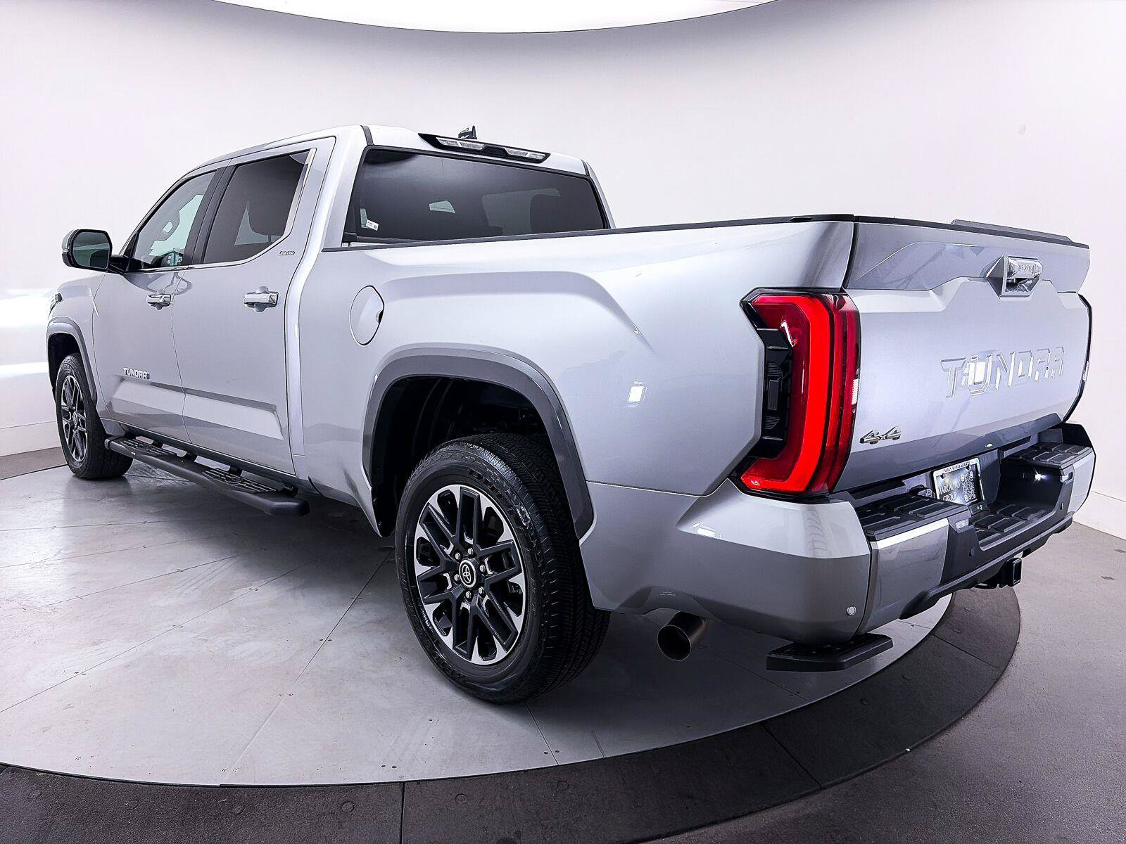 Used 2024 Toyota Tundra Limited w/ Power Package AWD/4WD image 14