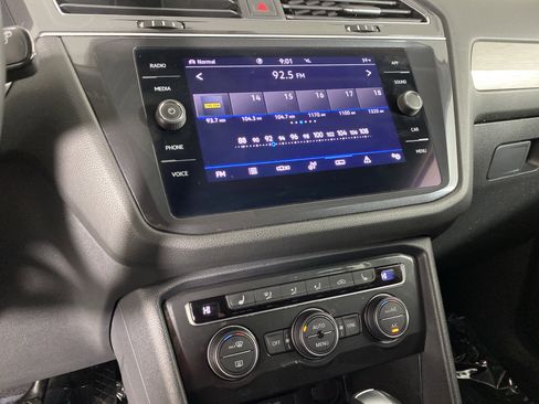 Used 2021 Volkswagen Tiguan SEL image 38