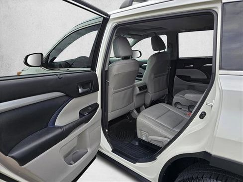 Used 2014 Toyota Highlander XLE AWD/4WD image 14