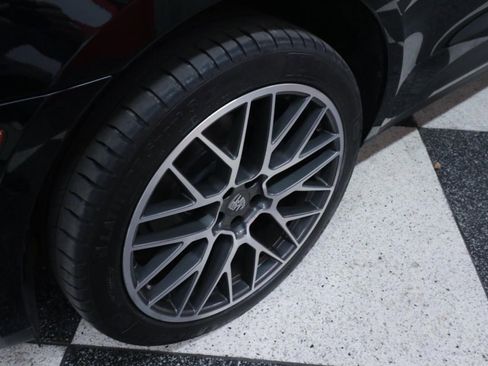Used 2020 Porsche Macan image 39
