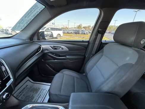 Used 2023 Chevrolet Traverse LT AWD/4WD image 13