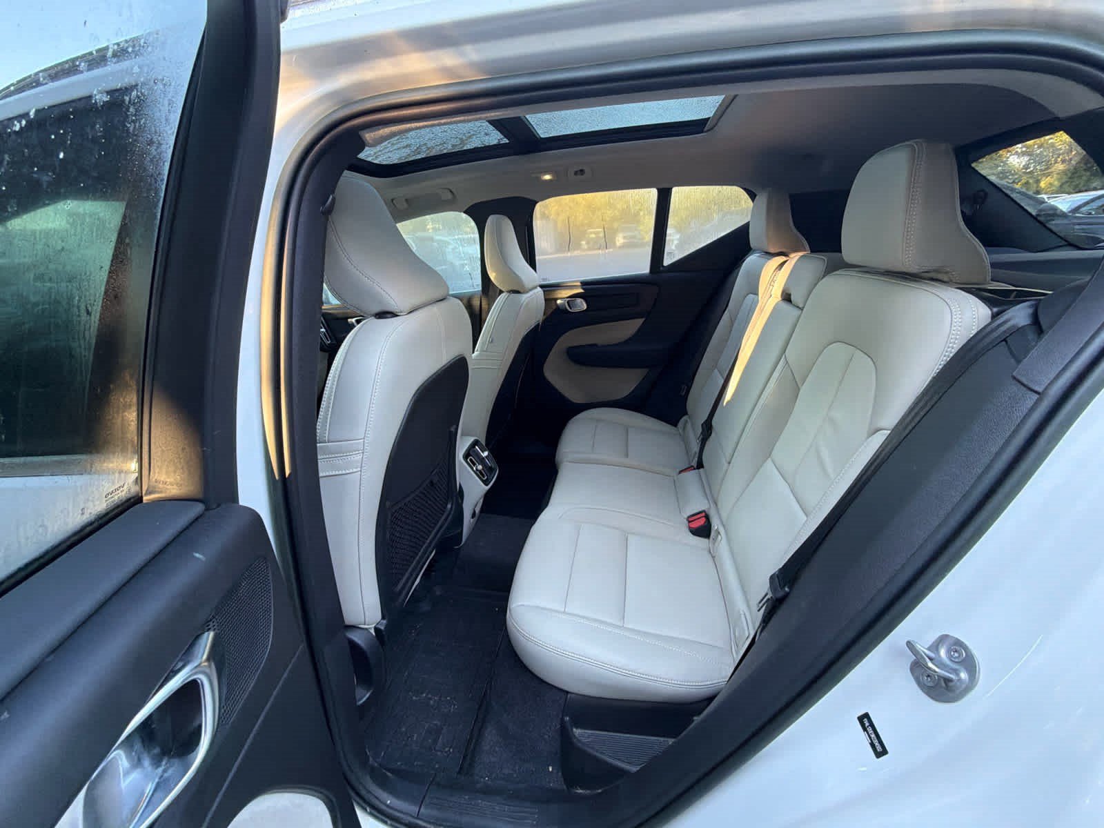 Used 2024 Volvo XC40 B5 Plus w/ Protection Package Premier AWD/4WD image 24