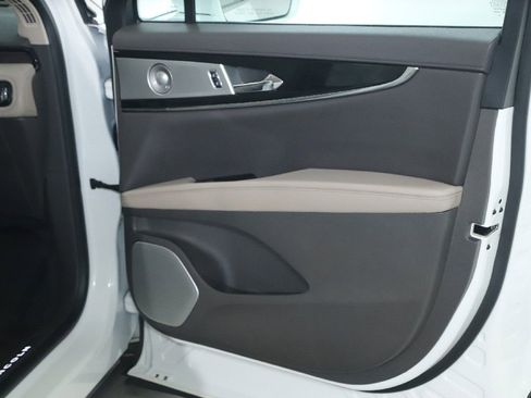 Certified 2023 Lincoln Nautilus Reserve w/ Equipment Group 202A image 36