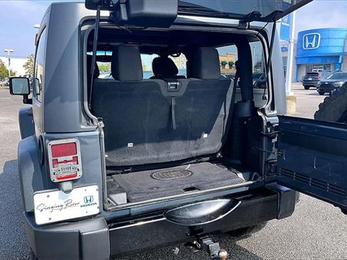 Used 2016 Jeep Wrangler Sport image 31