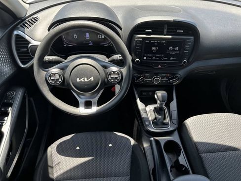 Used 2023 Kia Soul LX w/ LX Technology Package FWD image 11