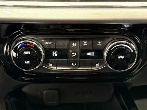 Used 2025 Chevrolet Trax LT w/ LT Convenience Package image 35