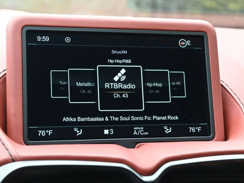 Used 2021 Aston Martin V8 Vantage Coupe image 29