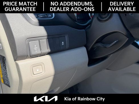 Used 2016 Kia Sedona L image 11