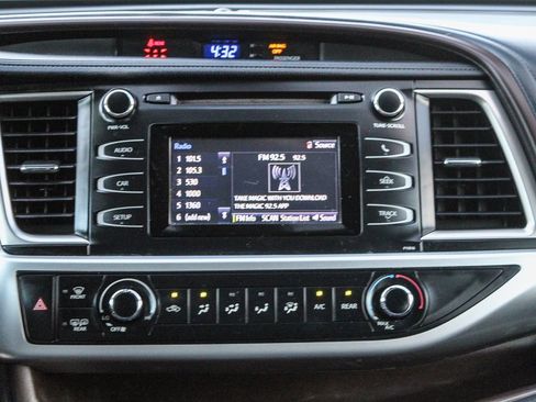 Used 2019 Toyota Highlander LE image 15