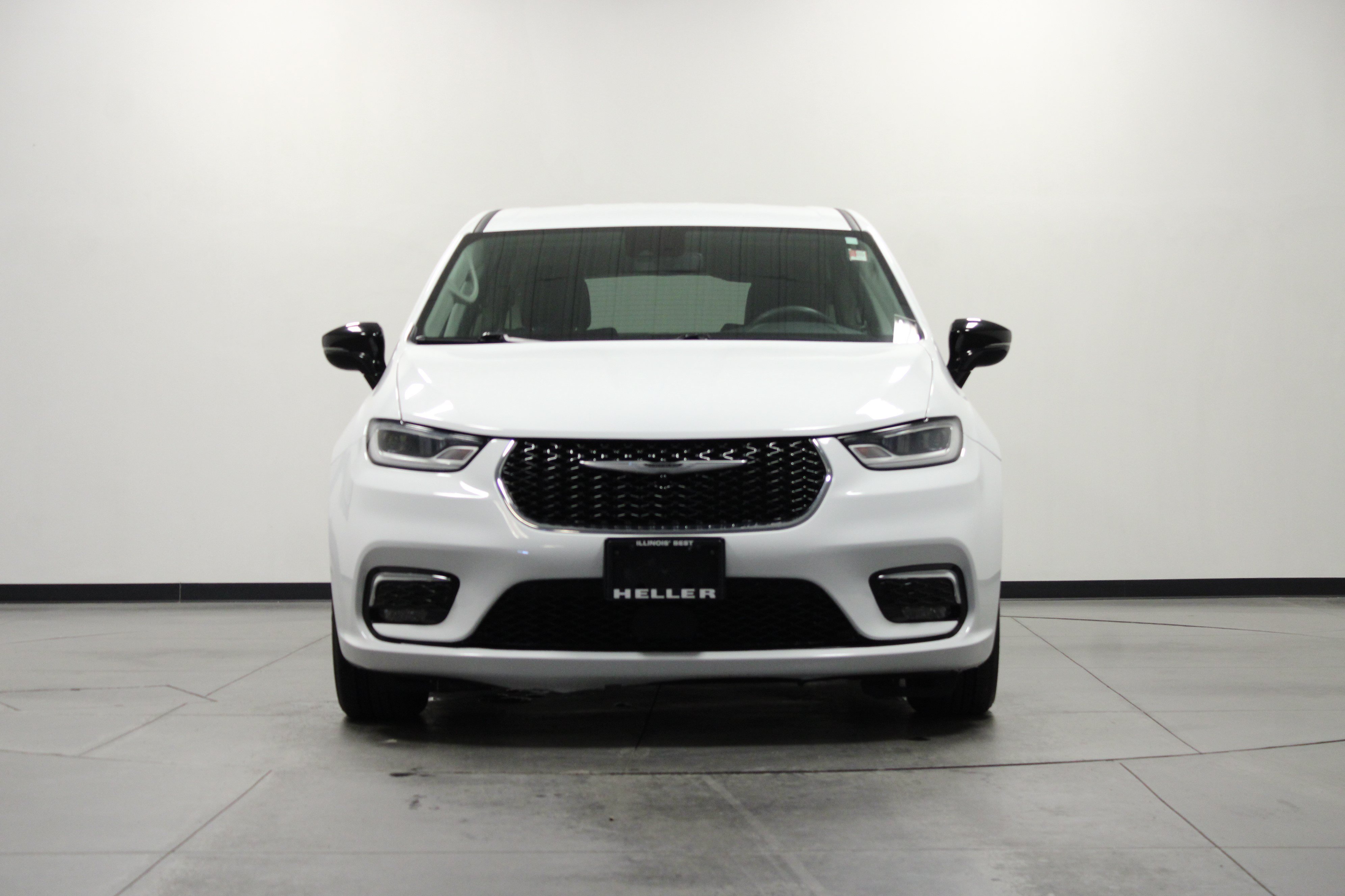 Used 2024 Chrysler Pacifica Limited FWD image 9