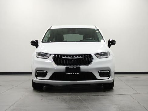 Used 2024 Chrysler Pacifica Limited FWD image 9
