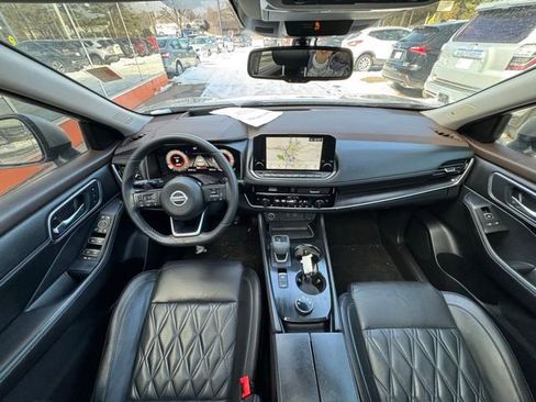 Used 2021 Nissan Rogue Platinum image 17