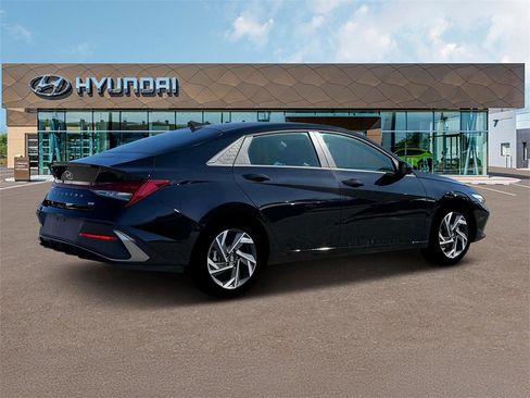 New 2025 Hyundai Elantra SEL image 8