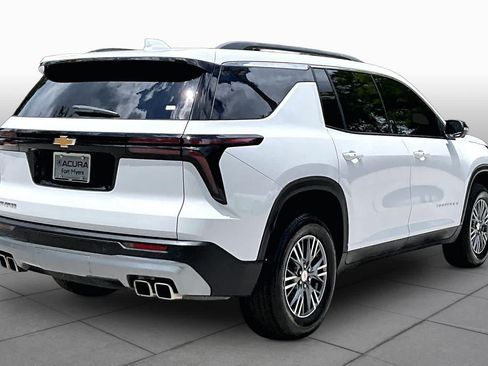 Used 2025 Chevrolet Traverse LT w/ Driver Confidence Package FWD image 13