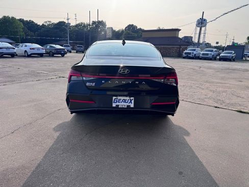 Used 2025 Hyundai Elantra SEL FWD image 5