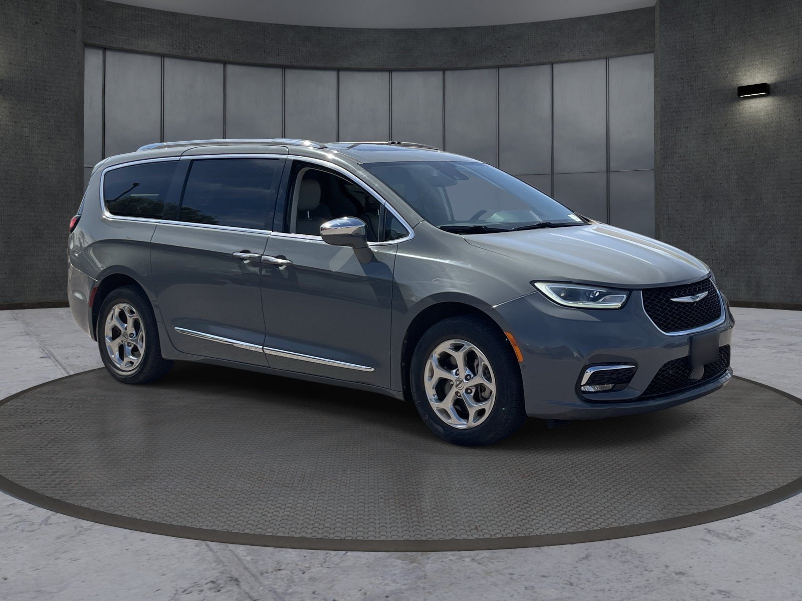 Used 2021 Chrysler Pacifica Limited w/ Premium & Safety Sphere Group AWD/4WD image 8