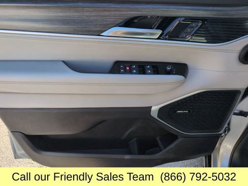 Used 2024 Jeep Wagoneer L Series II w/ Flexible Seating Group image 12